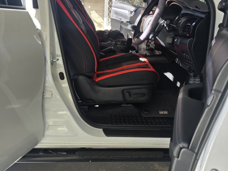 2024-toyota-hilux-gr-s-small-3