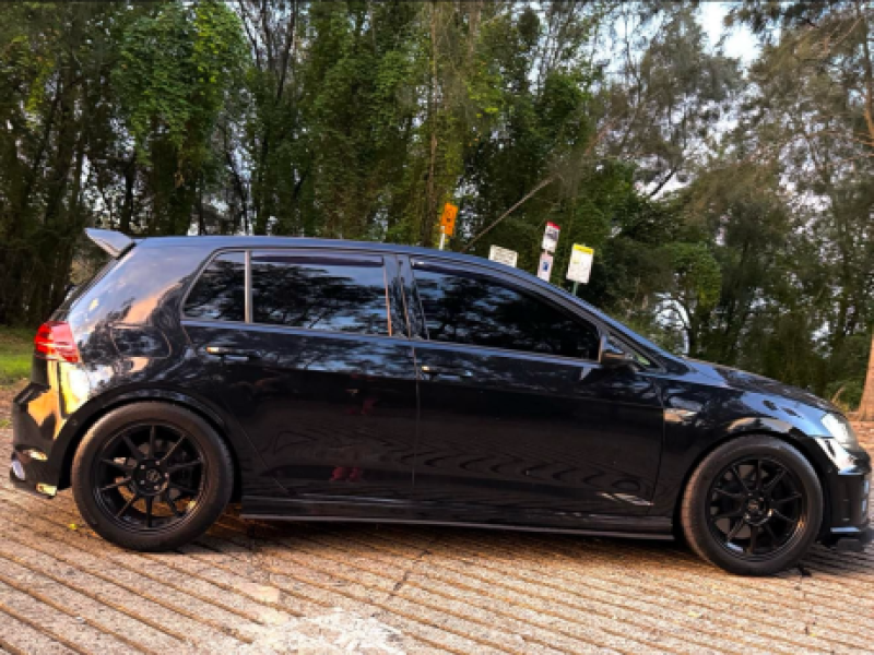2015-volkswagen-golf-small-1