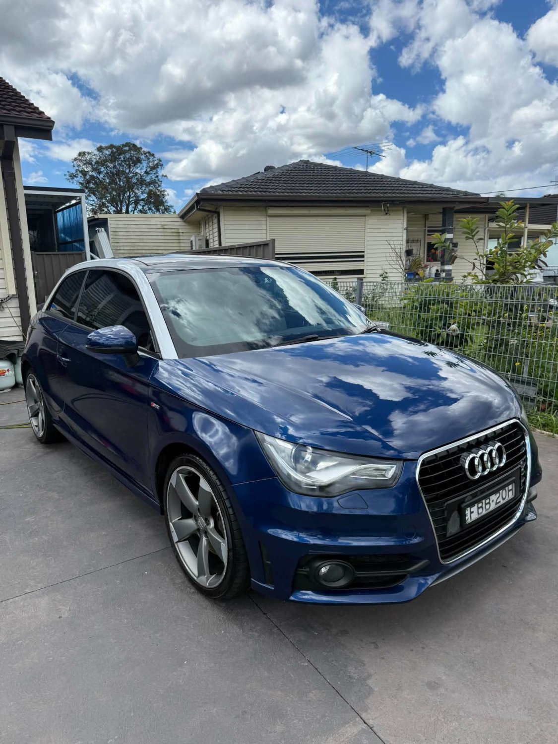 2011-audi-a1-big-7