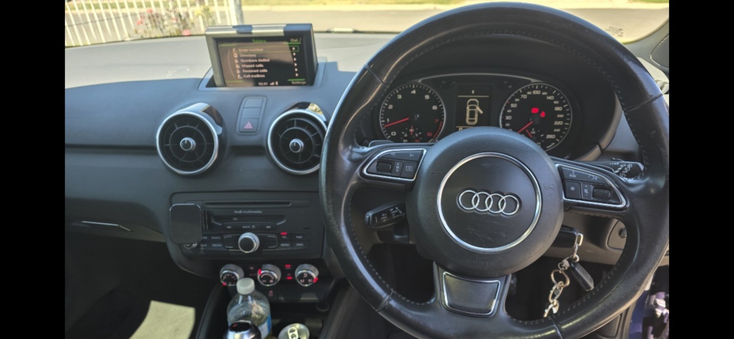 2011-audi-a1-big-0