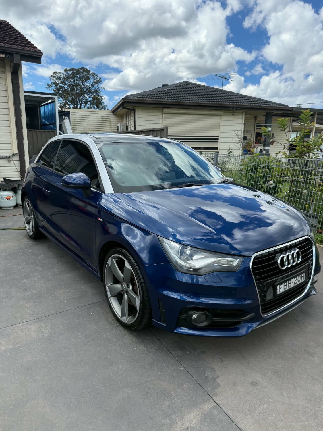 2011-audi-a1-big-1